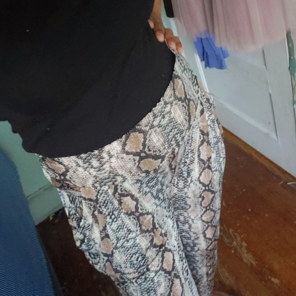 Brand New snakeskin print palazzo pants - Picture 2 of 5